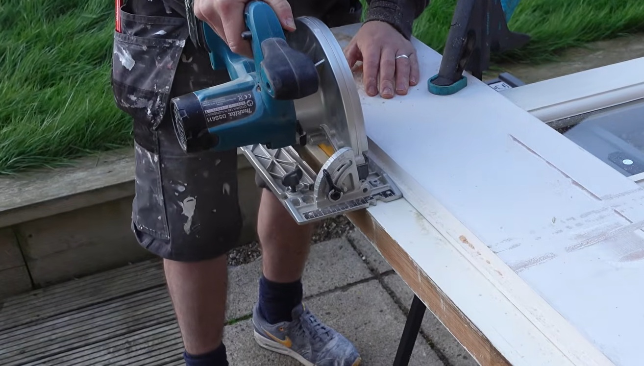 carpenter trimming door in dulwich